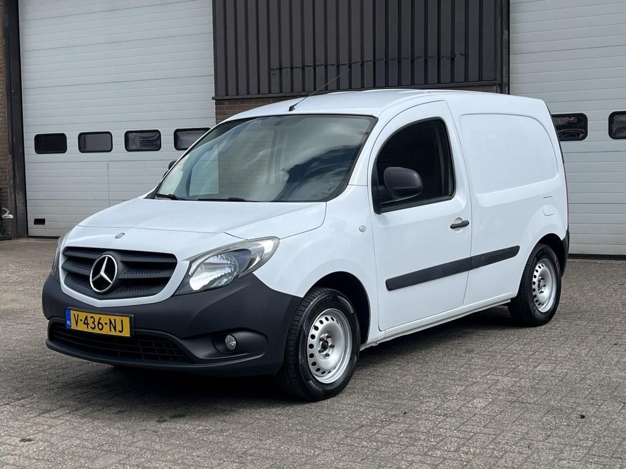 Mercedes-Benz Citan - 108 CDI / BlueEfficiency / Airco / Zijdeur / NAP / Euro6 / Betimmering / NL - AutoWereld.nl