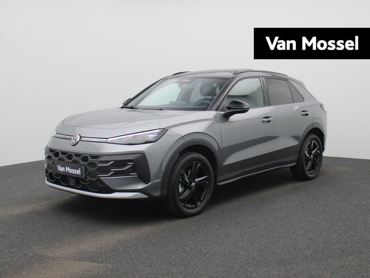 Volkswagen T-Roc - 1.5 eTsi Style First Edition 116 PK Automaat | Panoramaschuif-kanteldak | Black style | Na - AutoWereld.nl