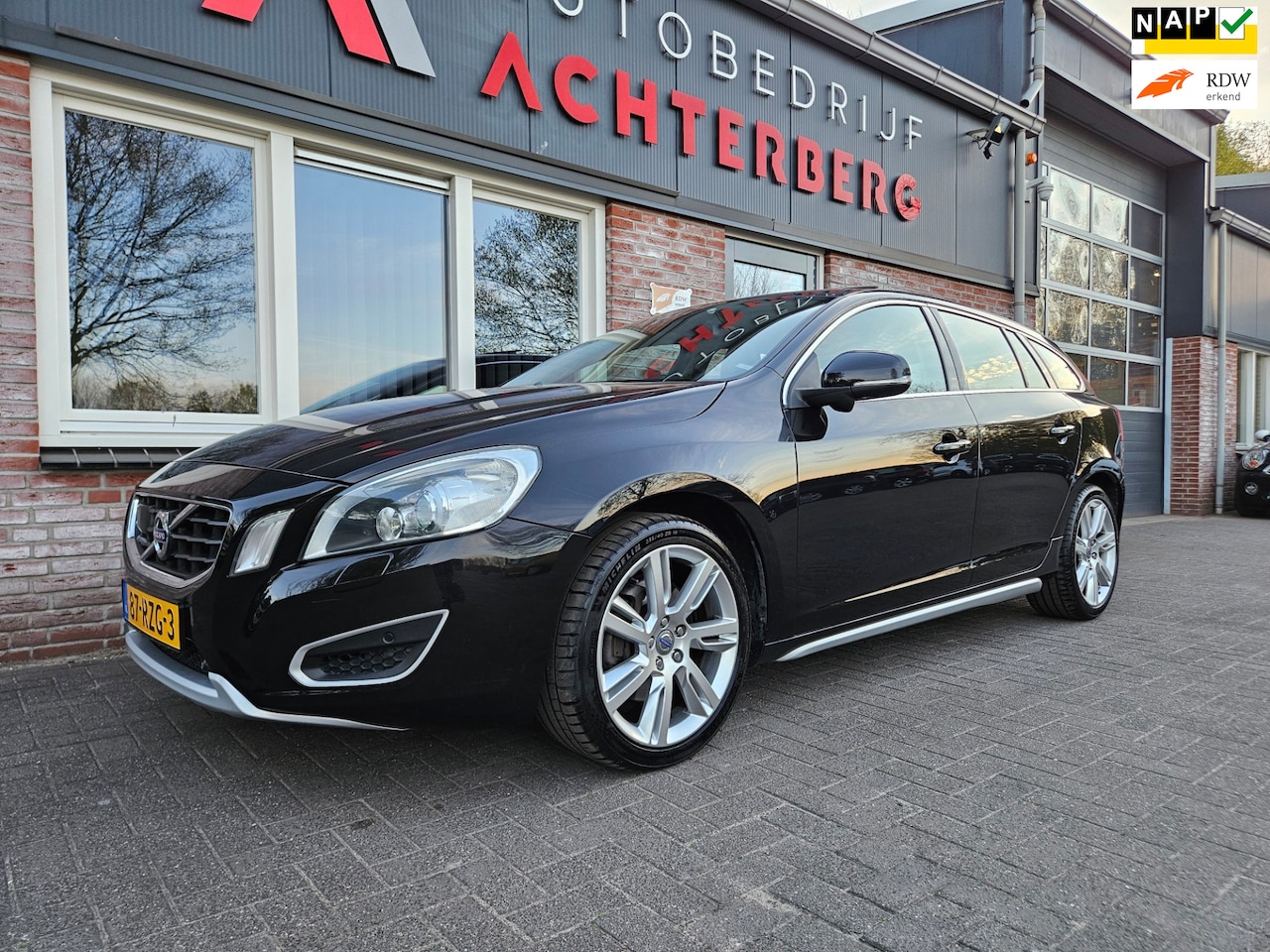 Volvo V60 - 2.0T Summum Automaat! Trekhaak! Schuifdak! Xenon! Leer! Mooie/Nette Auto! Dealer Onderhoud - AutoWereld.nl