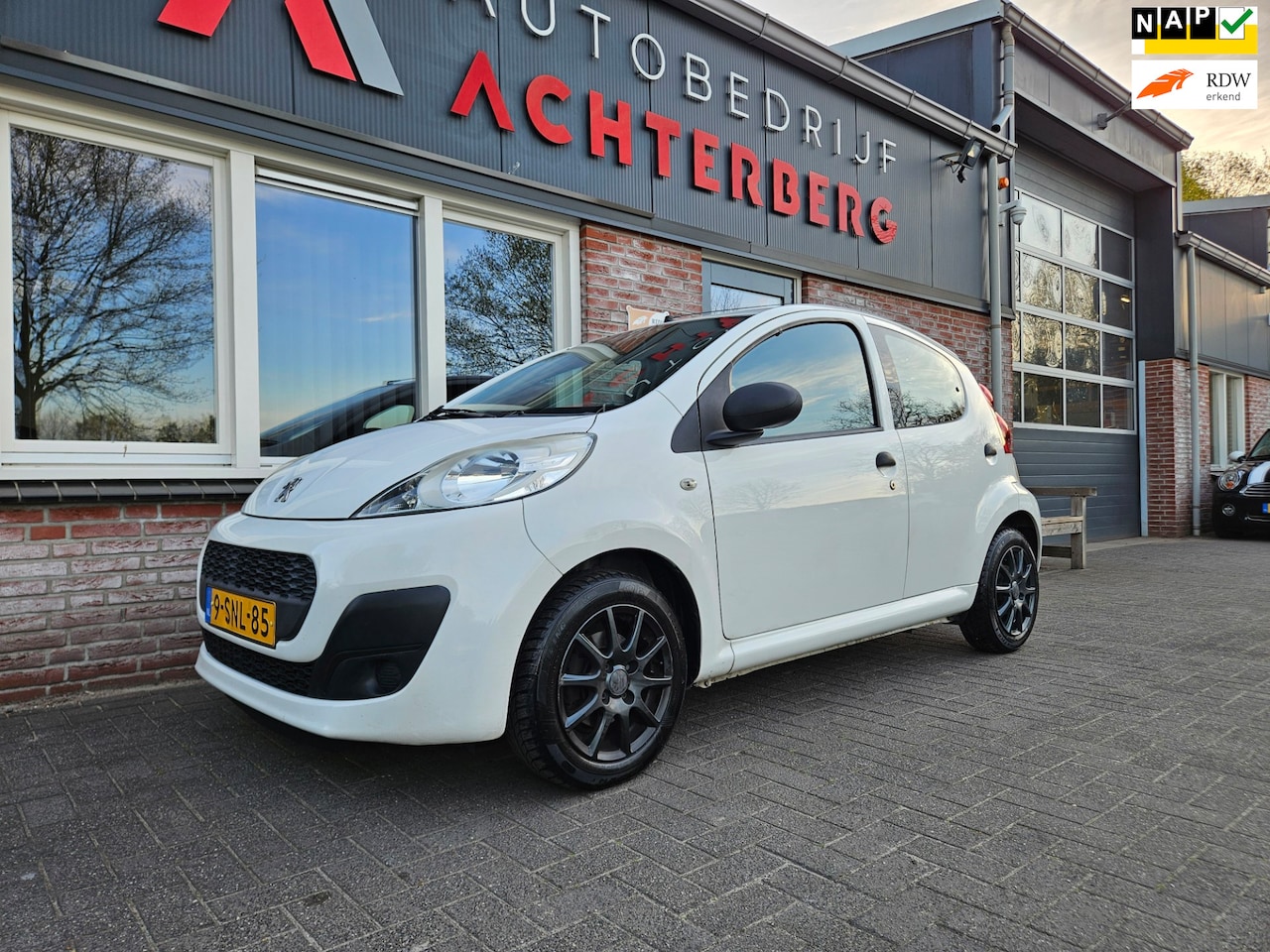 Peugeot 107 - 1.0 Access Accent 5-Deurs! Airco! LMV Velgen! NAP! Leuke/Nette Auto! - AutoWereld.nl