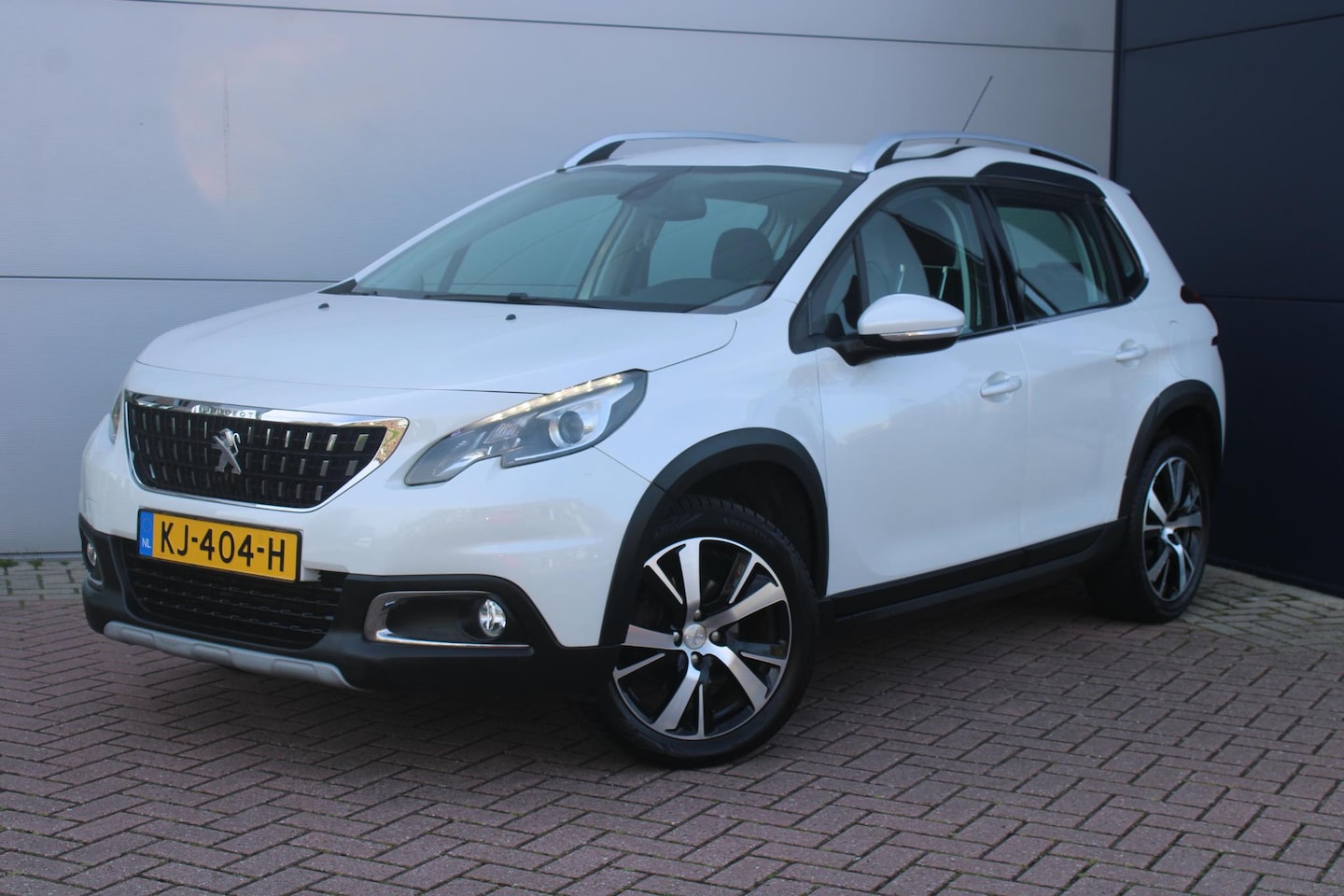 Peugeot 2008 - 1.2 PureTech 110pk Allure TREKHAAK - NAVIGATIE - 50832km - AutoWereld.nl