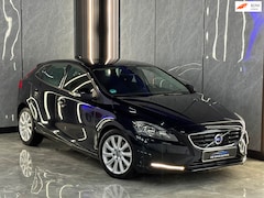Volvo V40 - 1.6 D2 Automaat | LED | Navi | Stuurbed | Trekhaak | Velgen | Boekjes