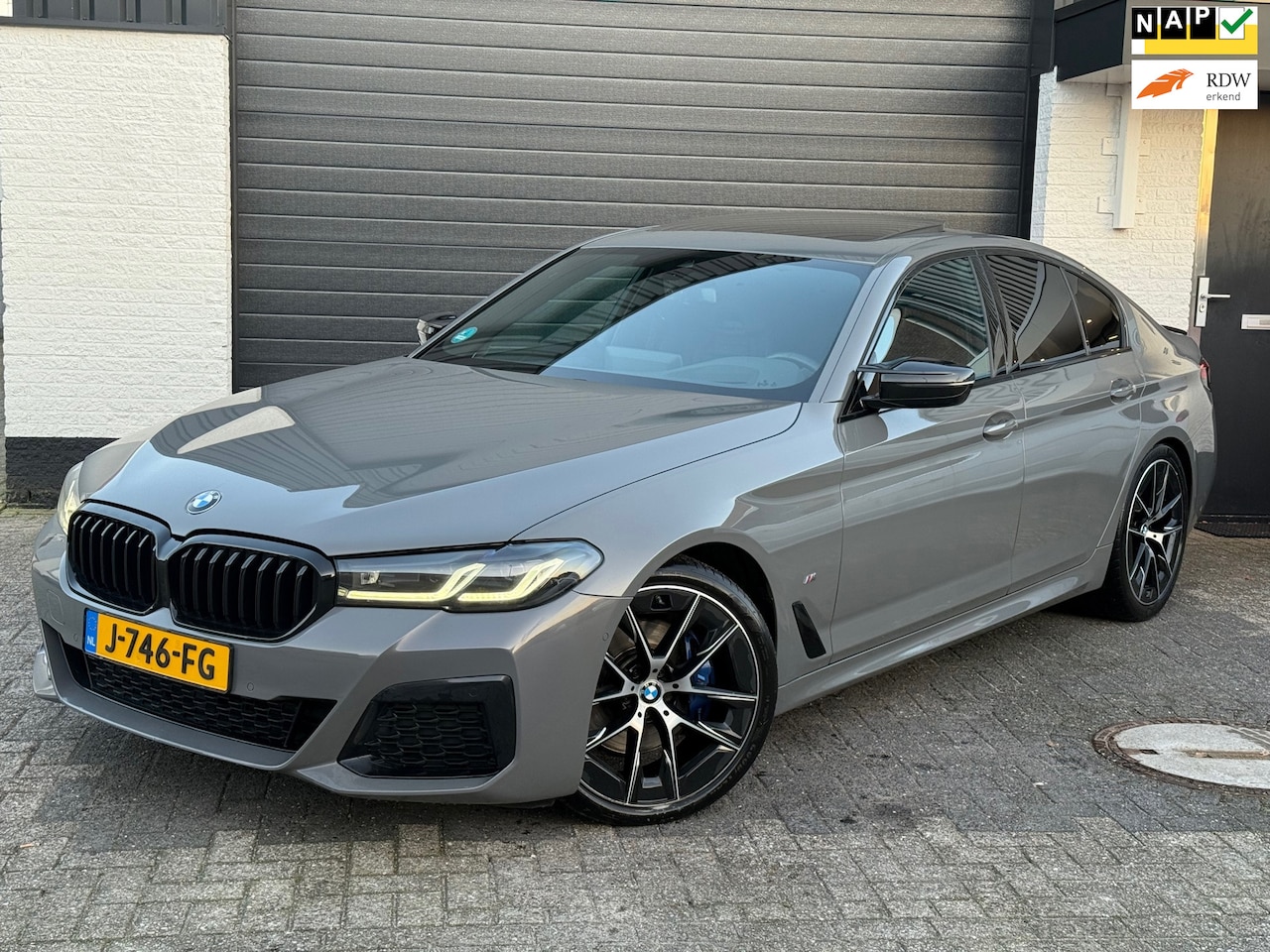 BMW 5-serie - 520i M-Sport | B&W | Shadow | Org NL | NL NAP | 20 inch | Pano - AutoWereld.nl