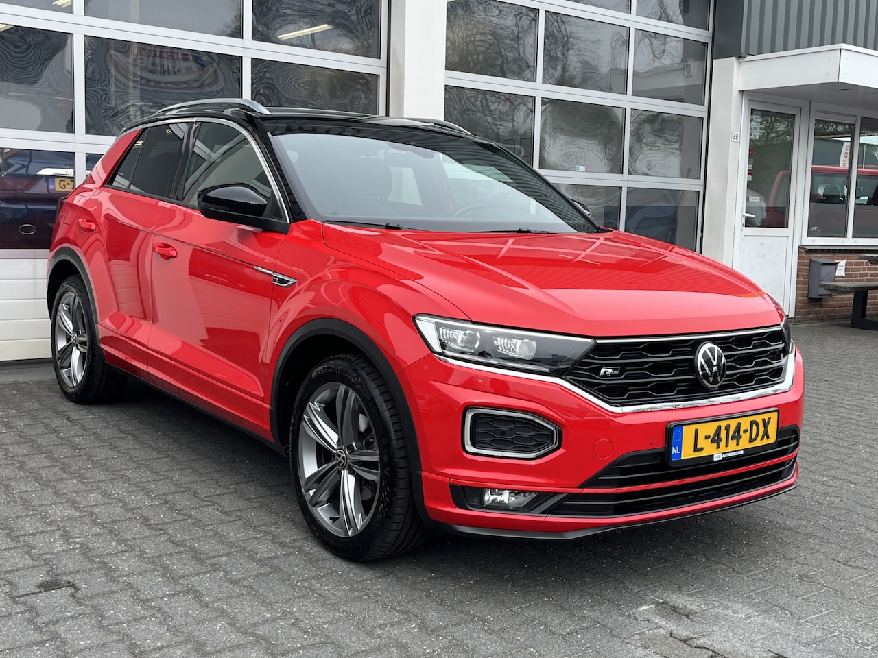 Volkswagen T-Roc - 1.5 TSI Sport Business R-line Digitaal display Stoelverwarming Electrische achterklep Airc - AutoWereld.nl