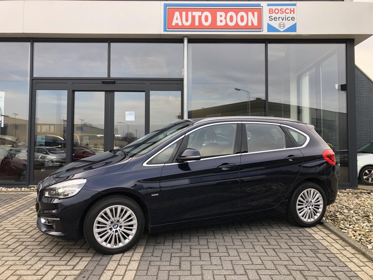 BMW 2-serie Active Tourer - 218i 136PK AUTOM. H.E. : LEER/PANO/HUD NAVI/LED/KEYLESS/2xPDC/ - 2E.EIG - NL AUTO - KM=NAP - AutoWereld.nl