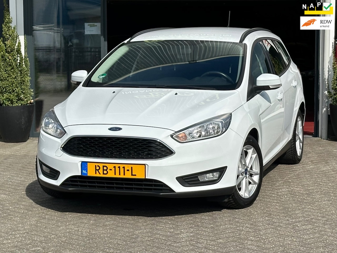 Ford Focus Wagon - 1.0 Lease Edition / Airco / Nieuwe banden - AutoWereld.nl