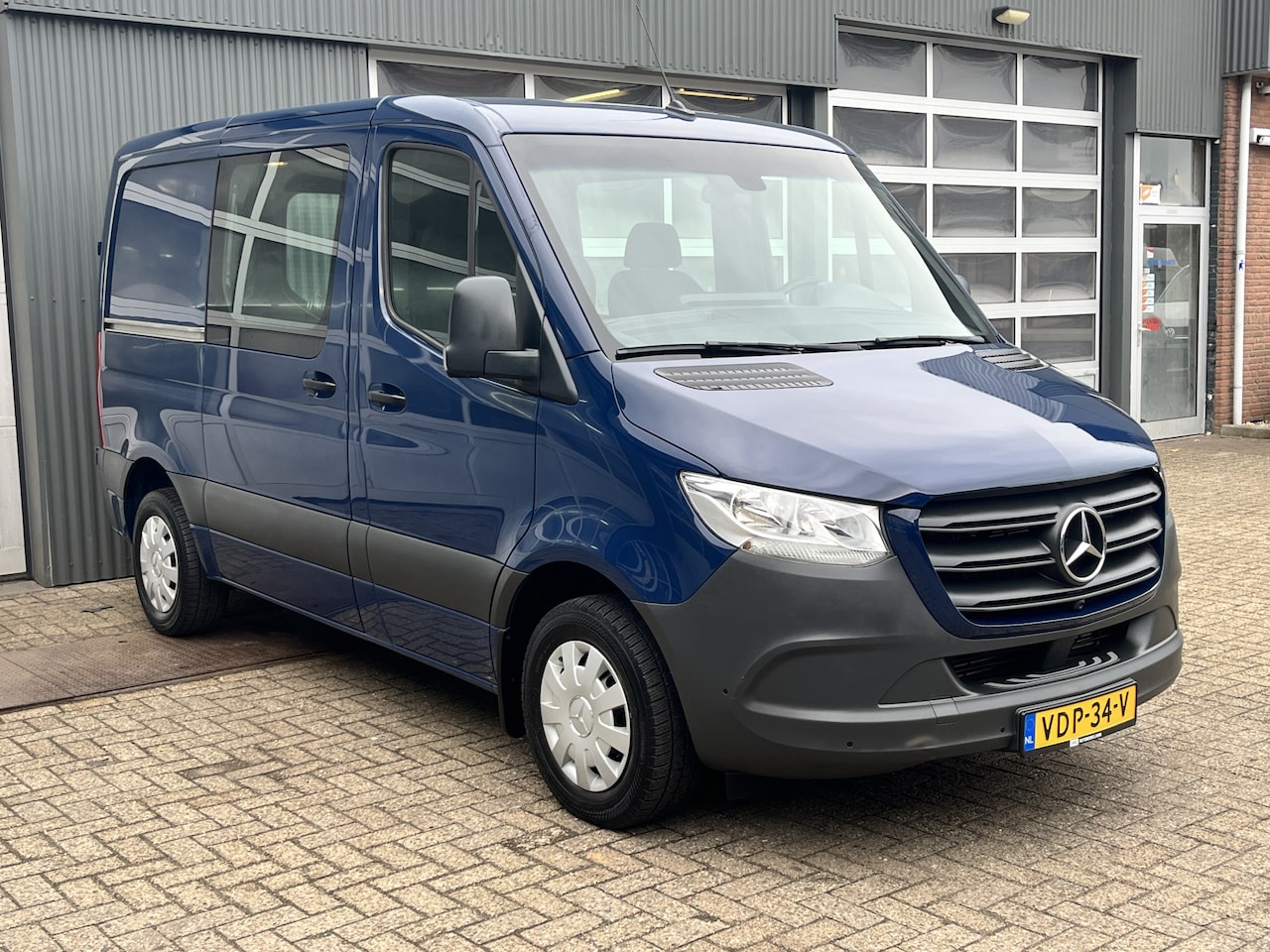 Mercedes-Benz Sprinter - 211 2.2 CDI L1H1 DC Rolstoelplaats Invalidevervoer Airco Cruise controle Lift Airco Cruise - AutoWereld.nl