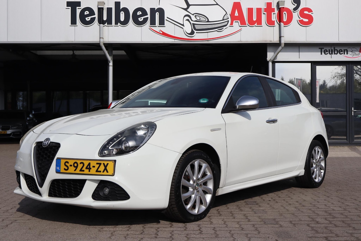 Alfa Romeo Giulietta - 1.4 T Business | Automaat | Stoelverwarming | Sportinterieur - AutoWereld.nl