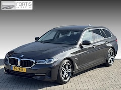 BMW 5-serie Touring - 520e Business Edition Plus NL-AUTO | LEDER | PDC