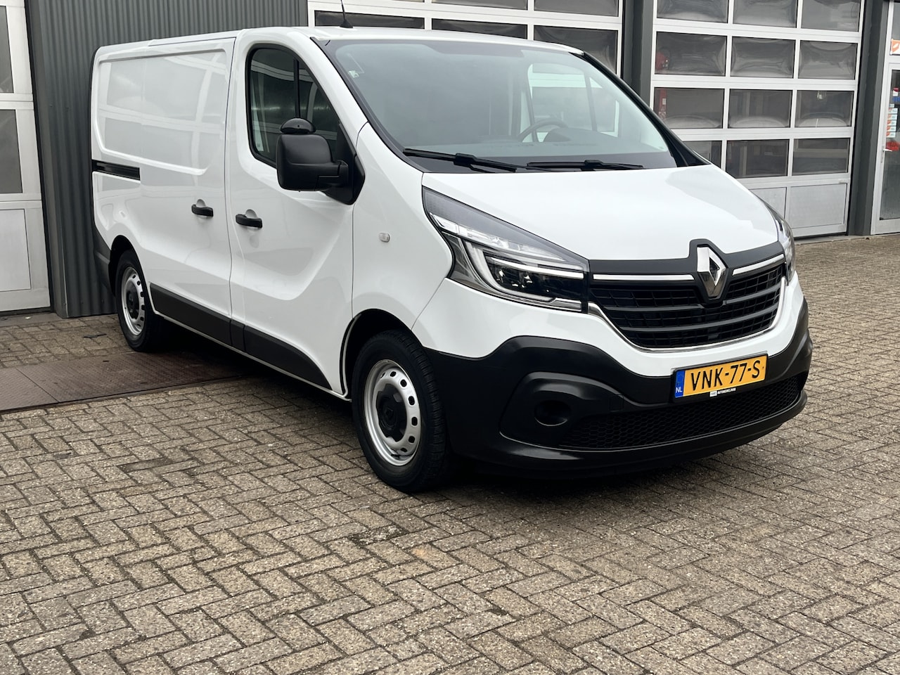 Renault Trafic - 2.0 dCi L1H1 120pk Airco Cruise controle Kastinrichting Trekhaak 2000kg trekgewicht 2-Pers - AutoWereld.nl