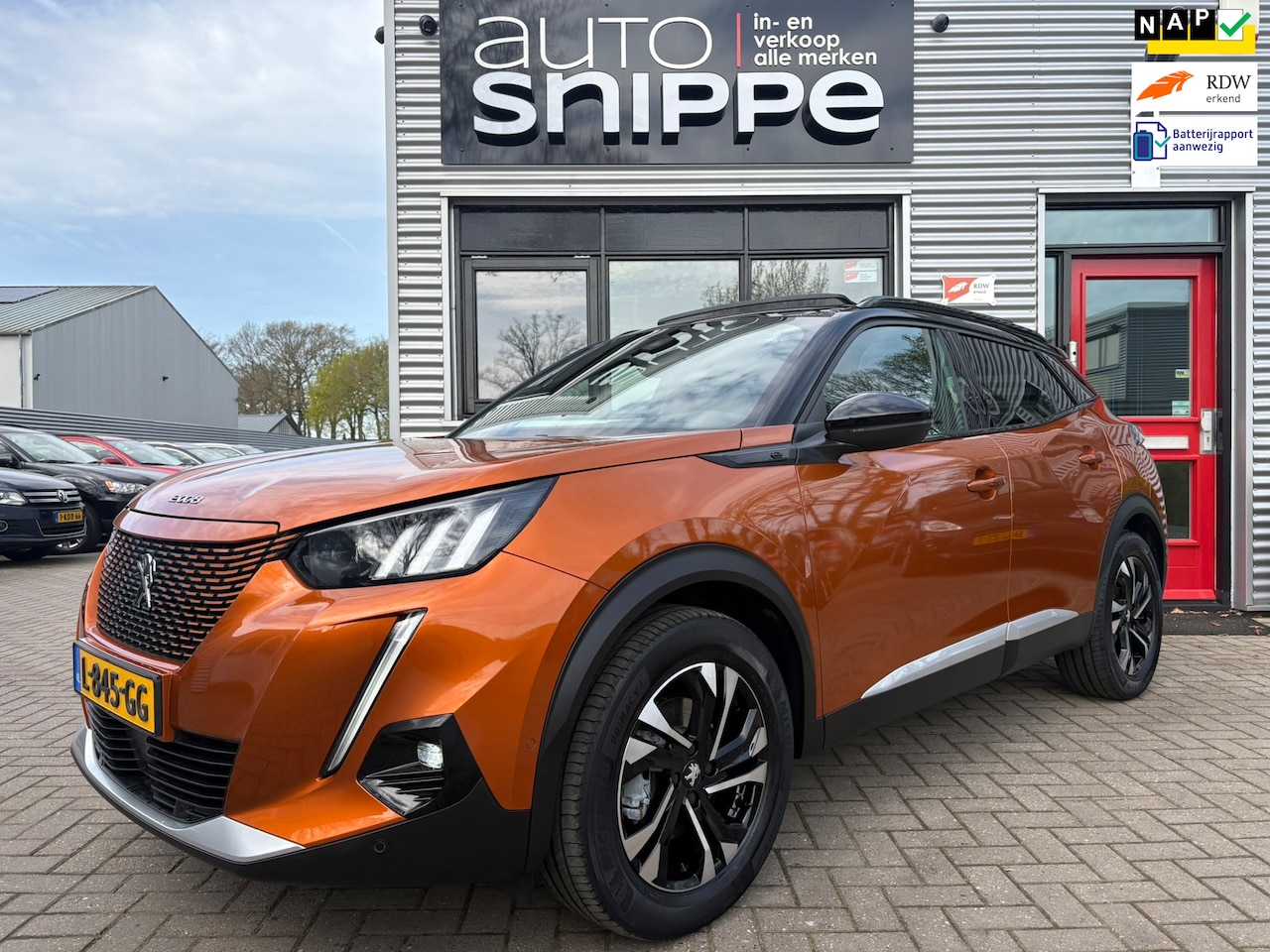 Peugeot e-2008 - EV GT 50 kWh -SOH 95.75%-3 FASE-OPEN DAK-KEYLESS-LICHTMETALEN VELGEN-2 TONE LAK-LED-HALF L - AutoWereld.nl