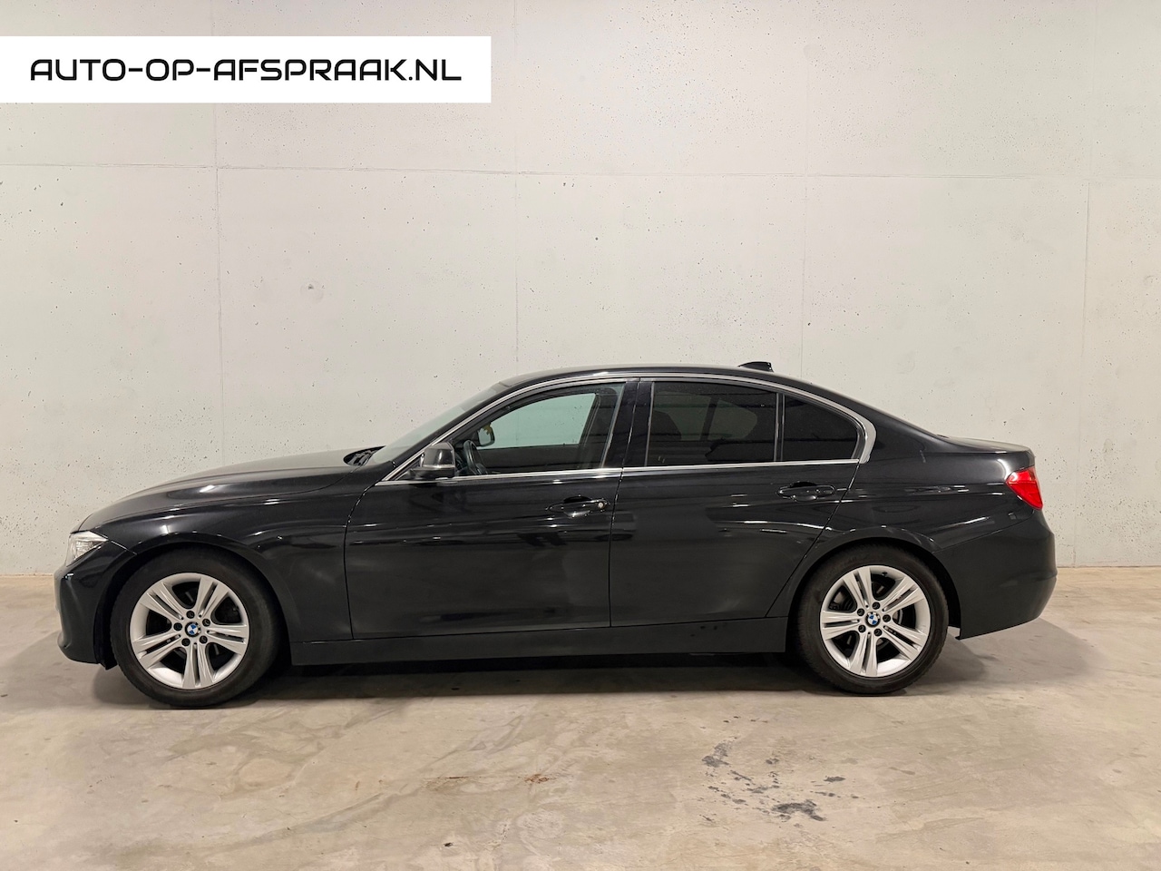 BMW 3-serie - 320i High Executive Navi Automaat Cruise Clima Stoelverw. - AutoWereld.nl