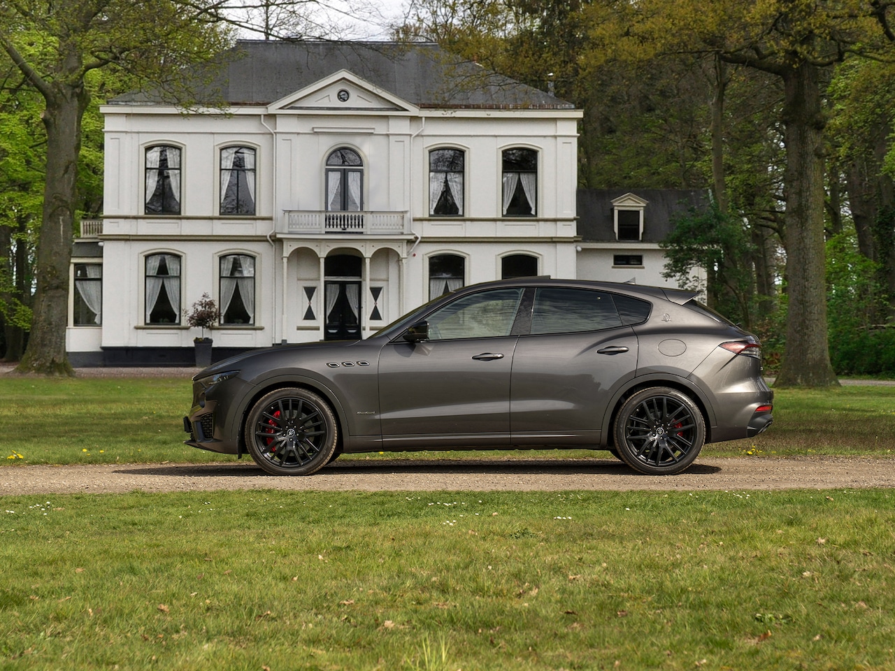 Maserati Levante - 3.0 V6 S AWD 430pk GranSport Facelift | Pano-dak | 21 inch | Harman/Kardon | 360 camera - AutoWereld.nl