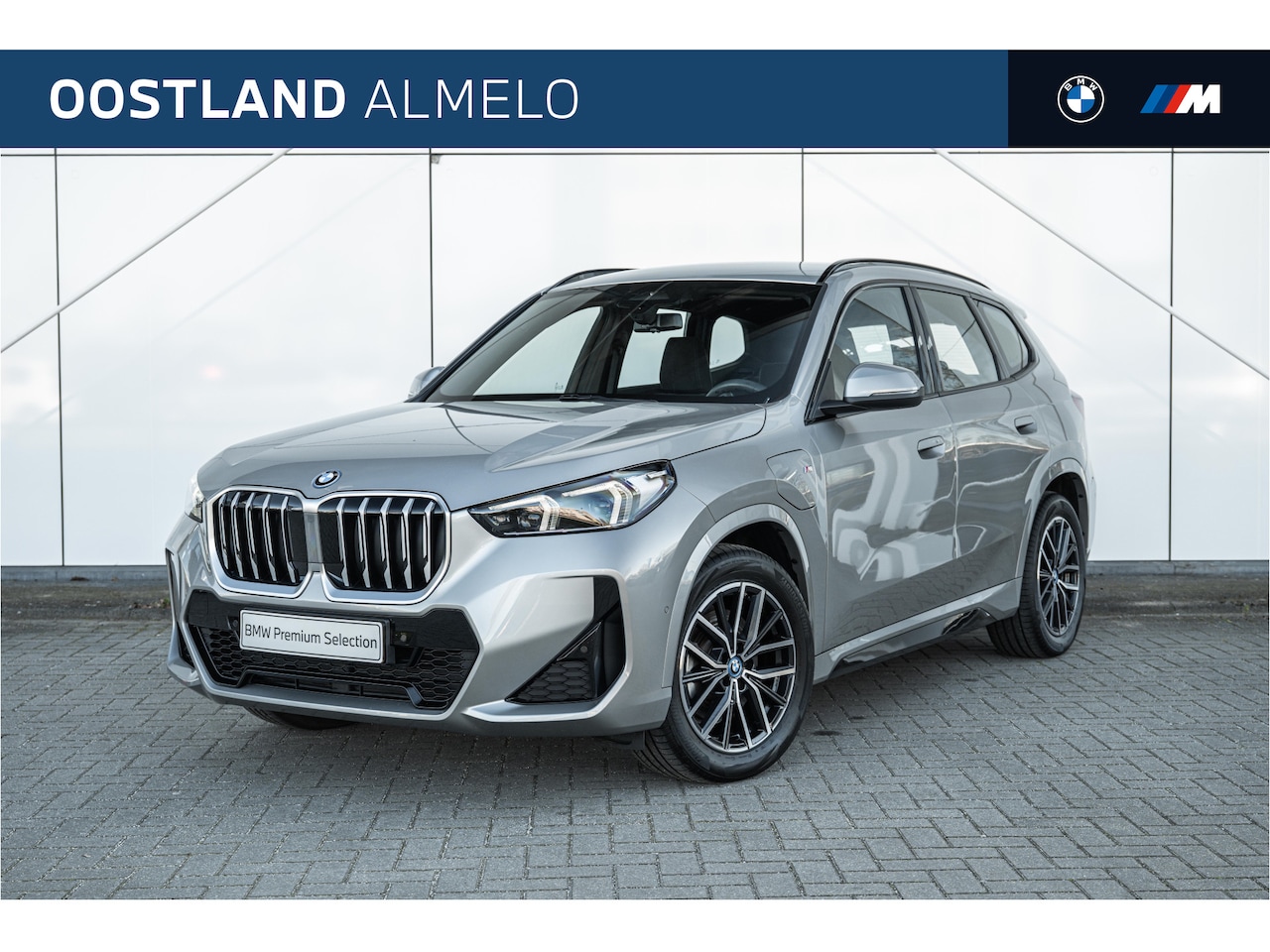 BMW X1 - xDrive25e M Sport Automaat / M Adaptief onderstel / Sportstoelen / Comfort Access / Achter - AutoWereld.nl
