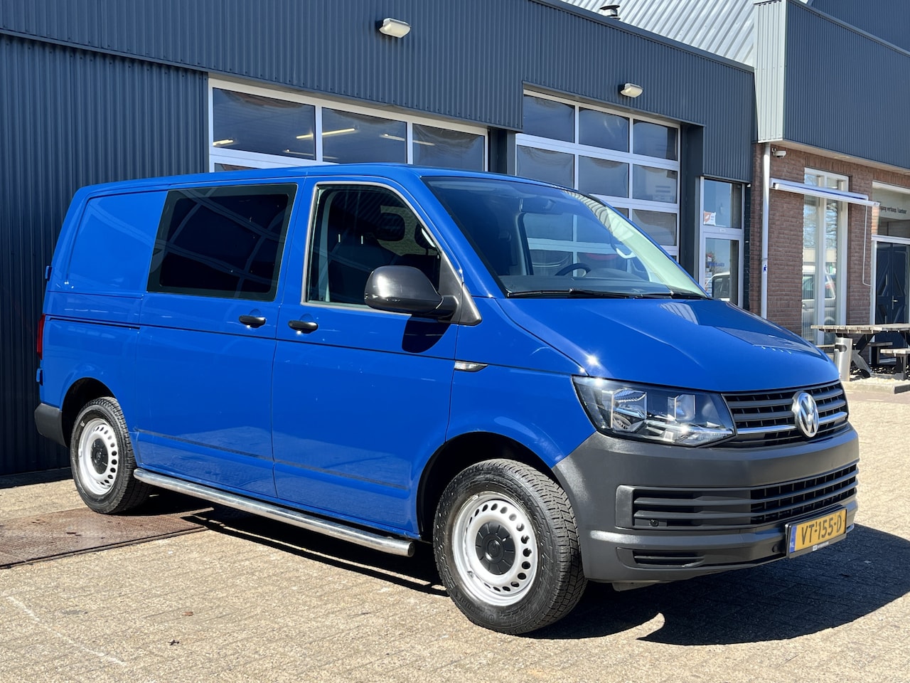 Volkswagen Transporter - 2.0 TDI L1H1 140pk Btw en Bpm vrij!! Airco Cruise controle Trekhaak 2500kg trekgewicht Tel - AutoWereld.nl