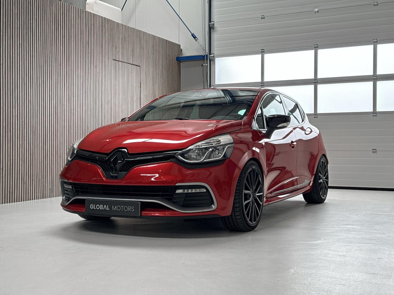 Renault Clio - 1.6 R.S. - NL AUTO - AKRAPOVIC UITLAAT - TROPHY VELGEN - ITG INTAKE - CARPLAY - CRUISE CON - AutoWereld.nl