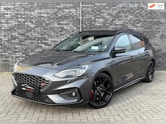 Ford Focus Wagon - 2.3 EcoBoost ST-3 Pano|Head-up|B&O|Launch Control|ACC|Camera|Carplay|Blis|Elekt Stoelen|Vi