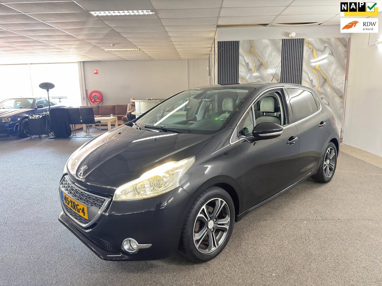 Peugeot 208 - 1.4 VTi Griffe Apk Nieuw,Clima,Cruise,Carplay,Parksensor,Leder bekleding,Trekhaak,Topstaat - AutoWereld.nl
