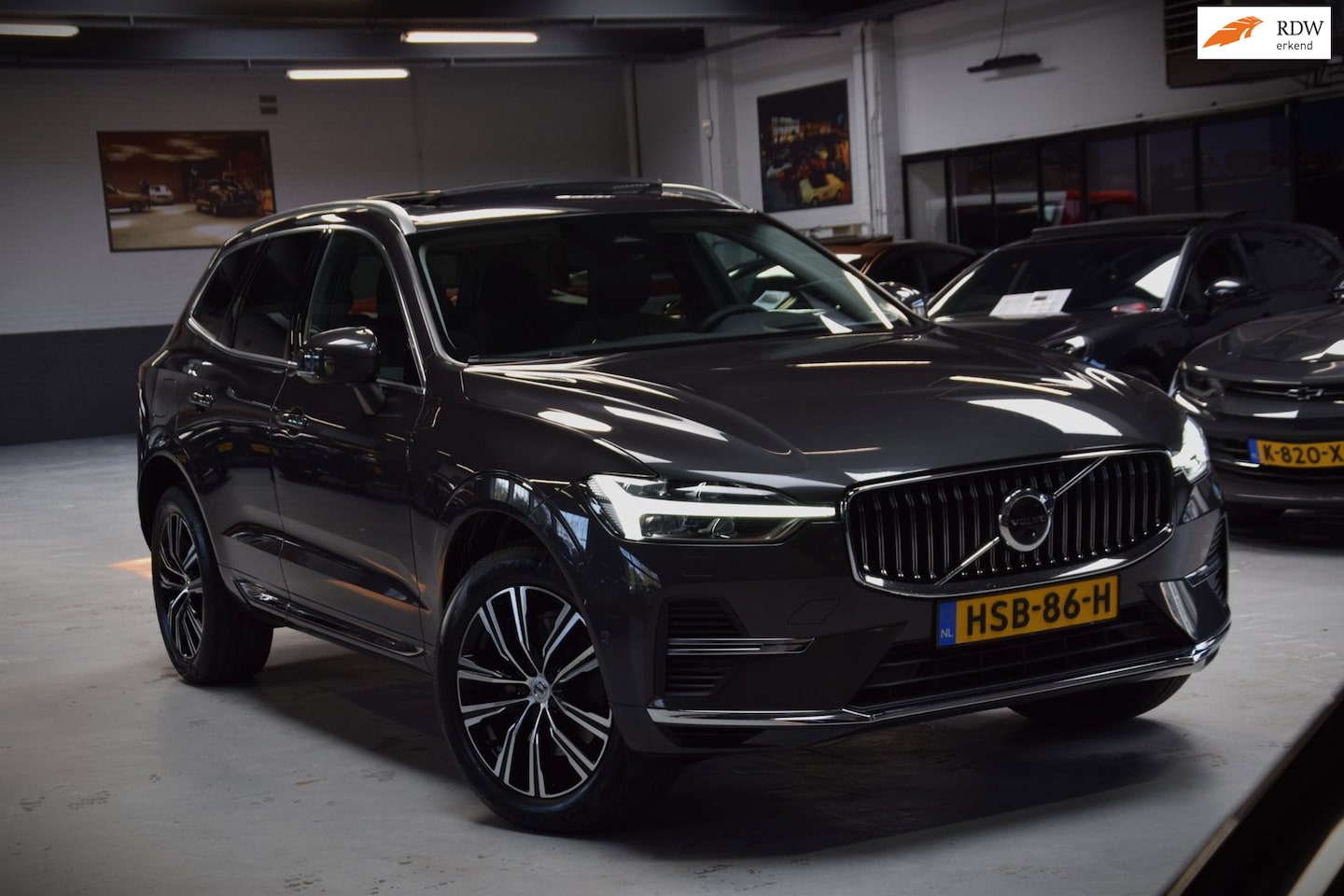 Volvo XC60 - 2.0 T6 Plug-in hybrid AWD Panoramadak|HUD|ACC|Dealer onderhouden| - AutoWereld.nl