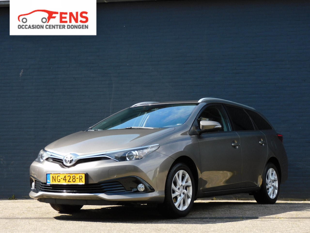 Toyota Auris Touring Sports - 1.2T Dynamic 2e EIGENAAR! CAMERA! NAVI! BLUETOOTH! CRUISE! CLIMA! LM VELGEN! TREKHAAK! - AutoWereld.nl