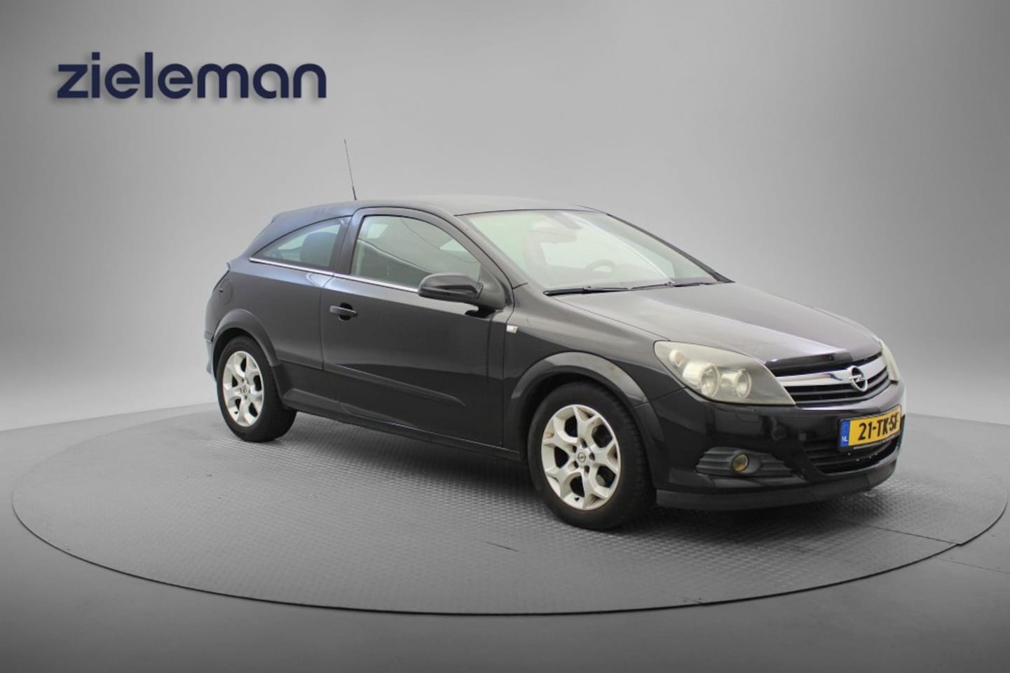 Opel Astra GTC - 1.8 Cosmo - Airco, Cruise, Leer, Stoelverw. - AutoWereld.nl