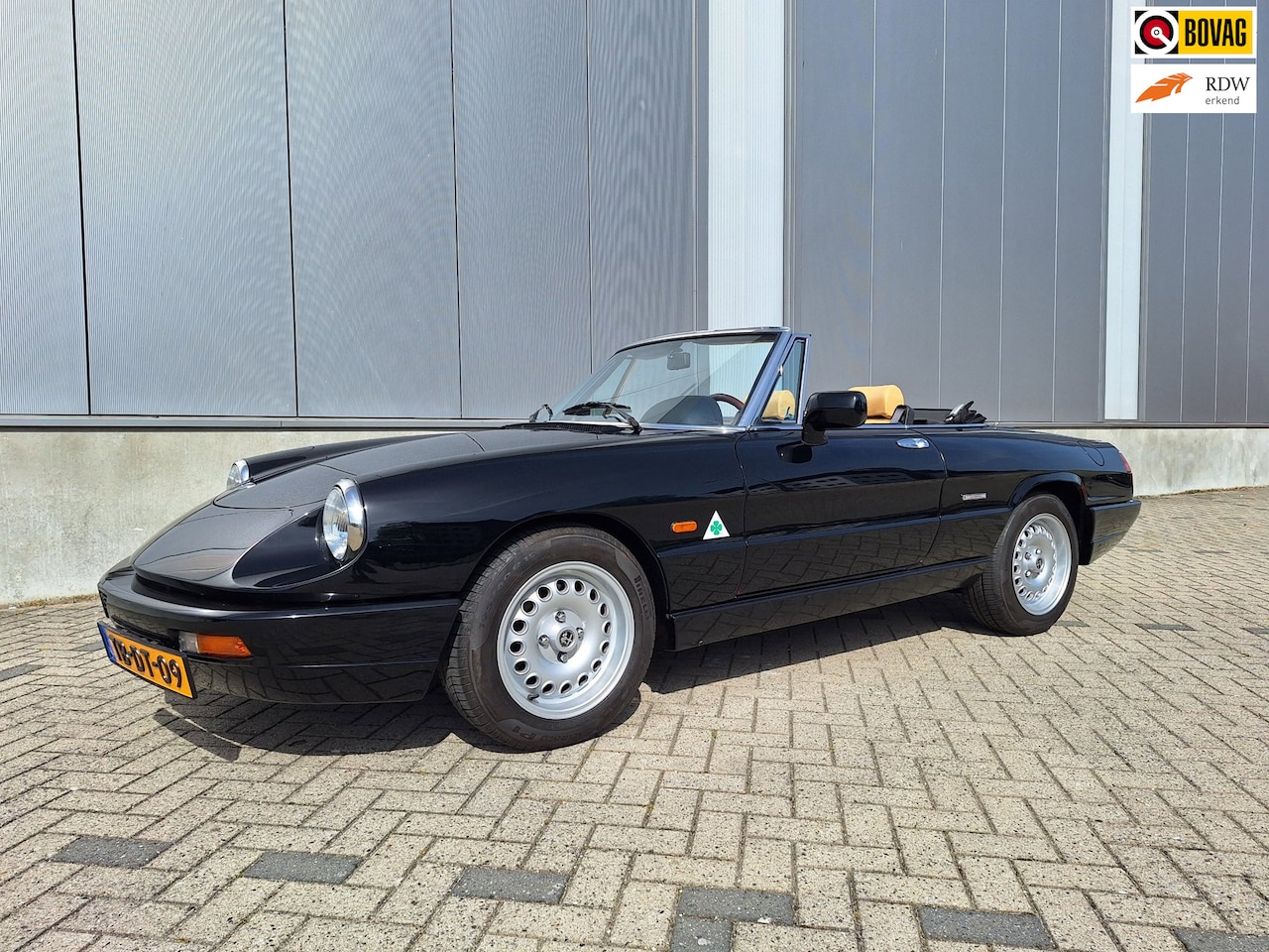Alfa Romeo Spider - 2.0 met Alfaholics velgen - AutoWereld.nl