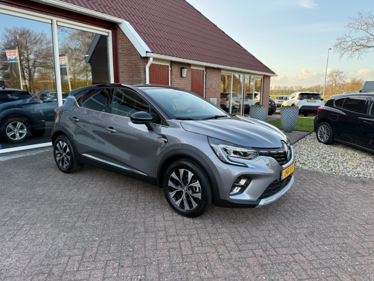 Renault Captur - 1.6 E-TECH HYBRID 145 PK TECHNO - AutoWereld.nl