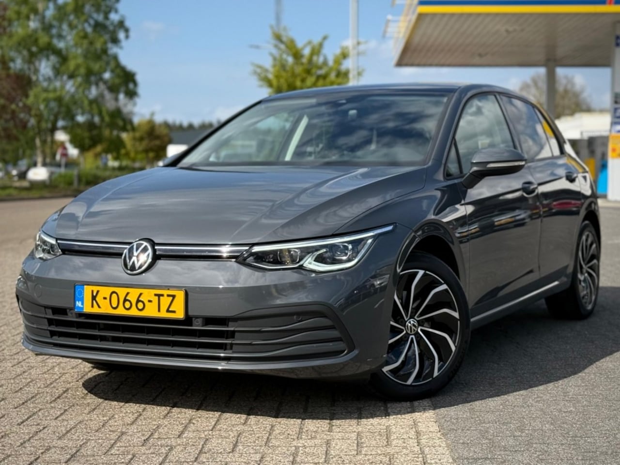 Volkswagen Golf - 1.5 96KW PANO NAVI IQ-LIGHT STUUR/STOEL VERW. - AutoWereld.nl