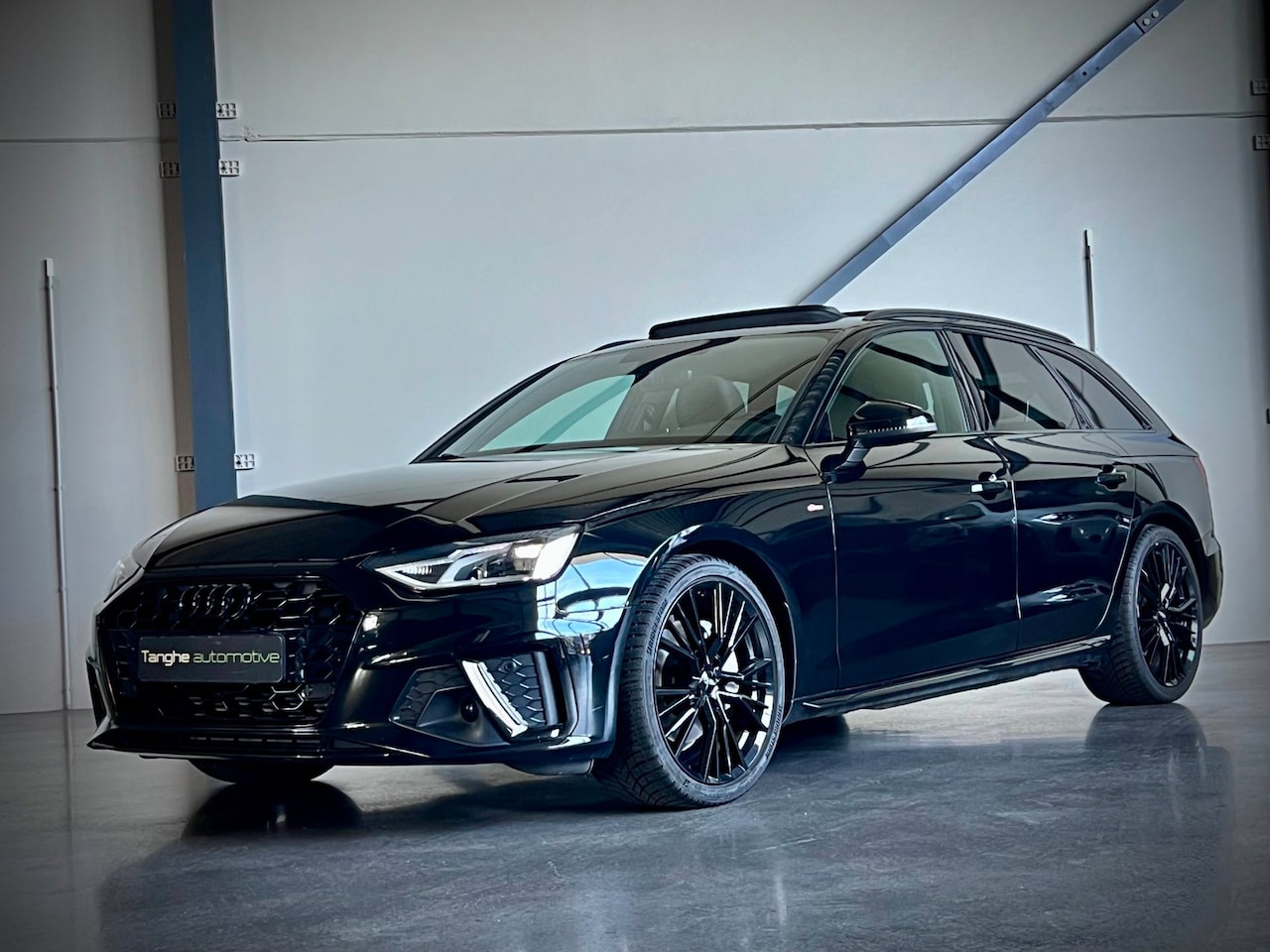 Audi A4 Avant - 40 TFSI S edition Competition 40 TFSI S edition Competition, Panodak, ACC, Leer, BTW, Camera - AutoWereld.nl