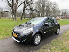 Renault Clio - 1.2 Collection Sportieve uitvoering Nieuwe apk