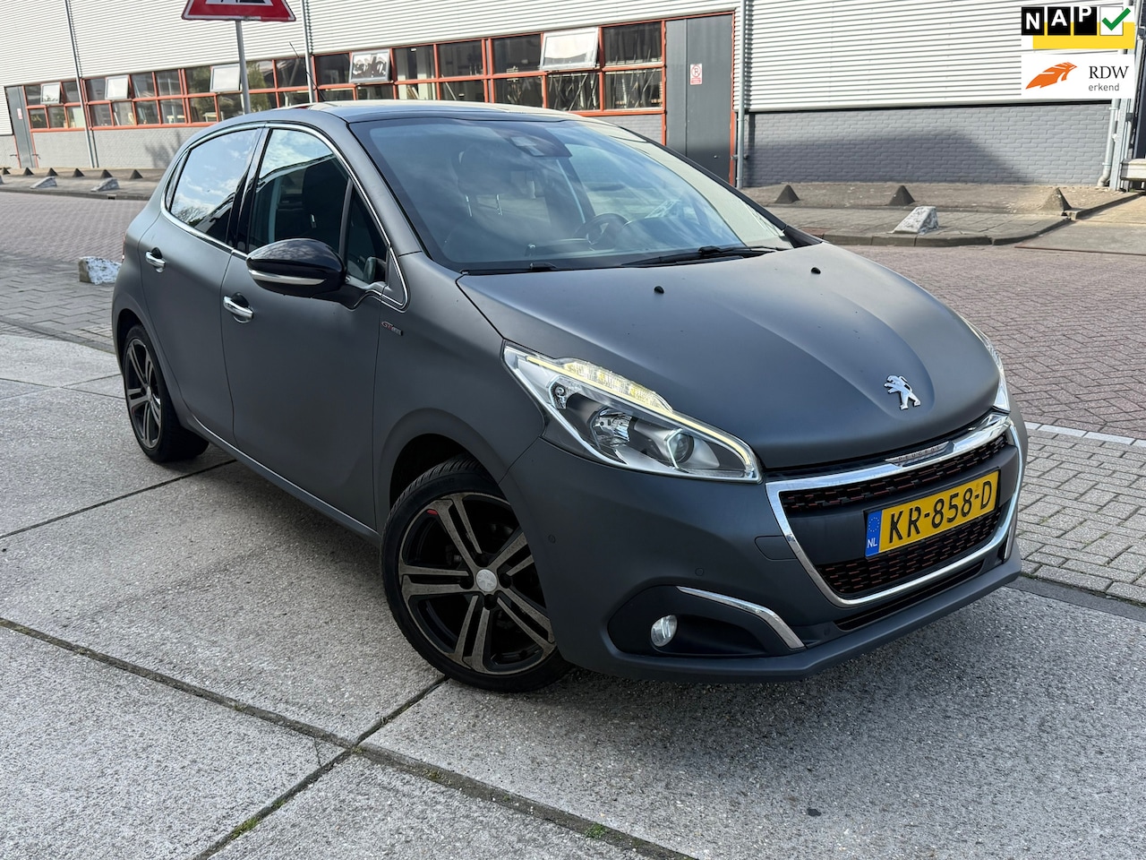 Peugeot 208 - 1.2 PureTech GT-line GLAS DAK PDC 5 DR CLIMA NEW APK - AutoWereld.nl
