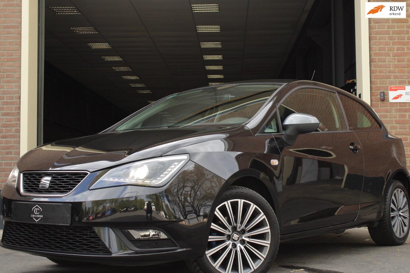 SEAT Ibiza - 2016 1.0 FR Connect |Xenon|CarPlay|Stoelverw.|Leder|PDC| - AutoWereld.nl