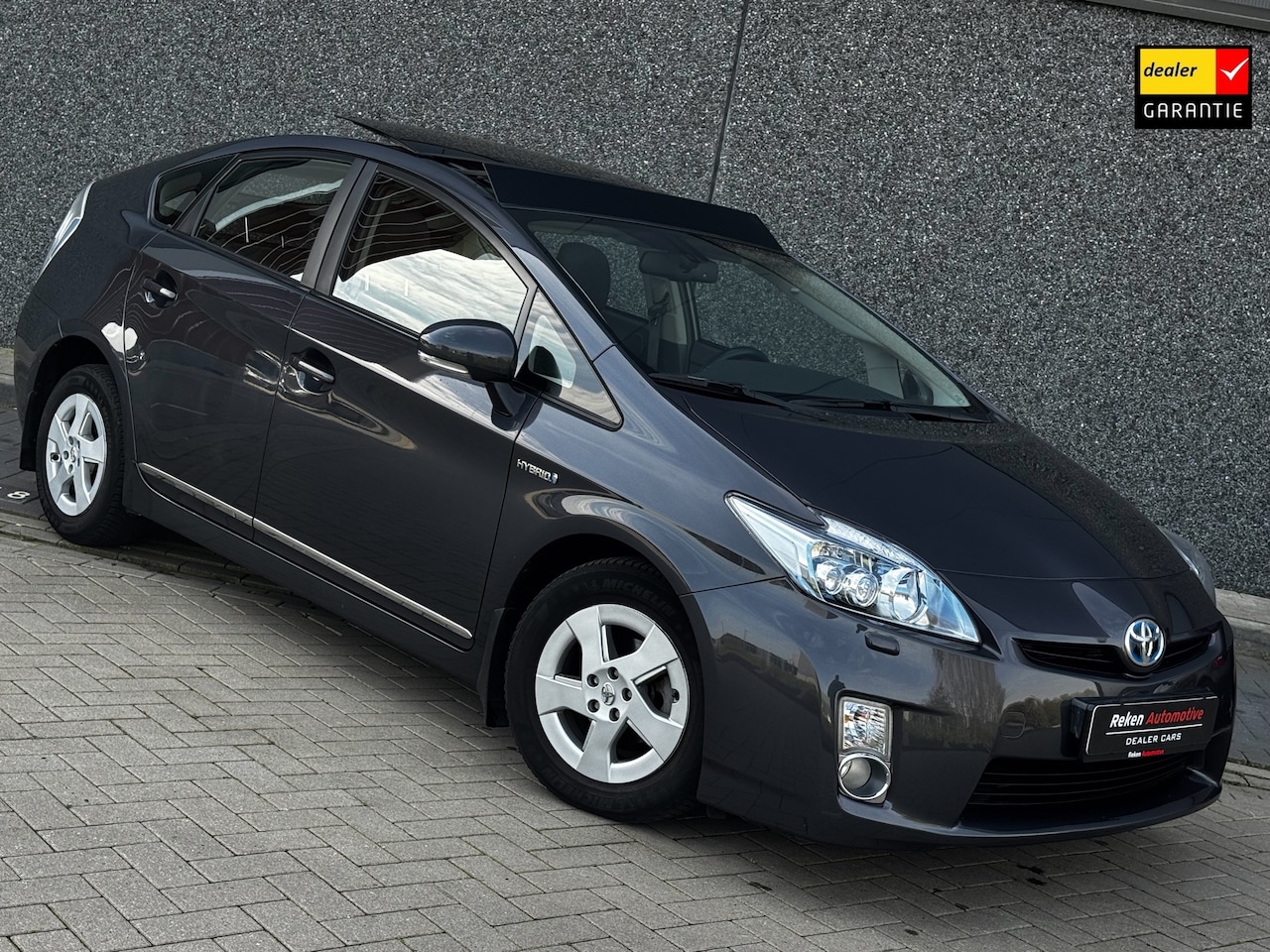 Toyota Prius - 1.8 Executive Hybride Aut Solar dak Hud Alcantara - AutoWereld.nl