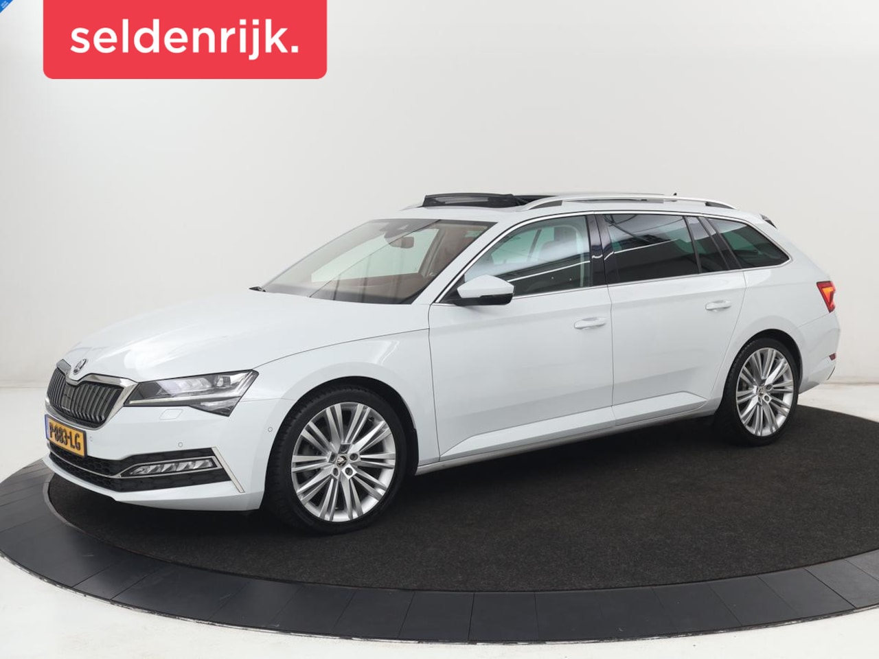 Skoda Superb - 1.4 TSI iV Business Edition Plus | SOH 88,8% | Panoramadak | Leder/Alcantara | Stoelverwar - AutoWereld.nl