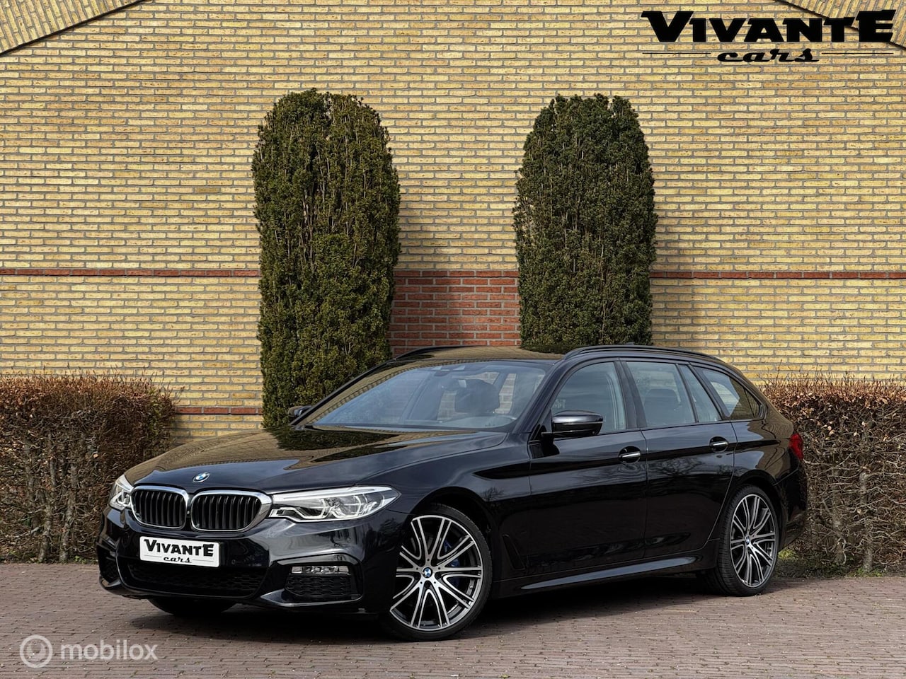 BMW 5-serie Touring - 530i High Executive Dealer O.H.*M-Pakket*360 Camera - AutoWereld.nl