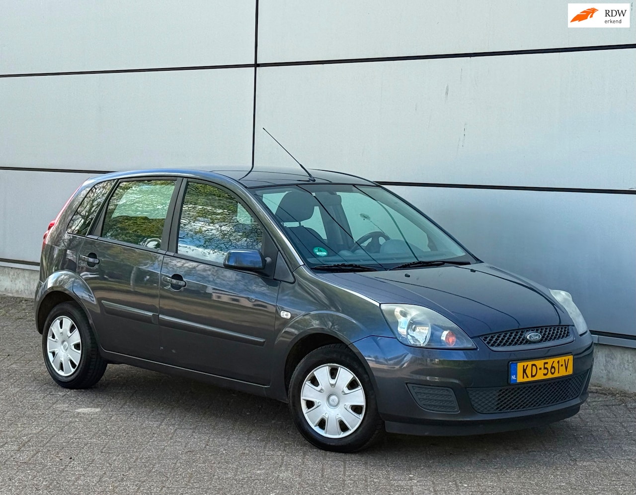 Ford Fiesta - 1.3-8V Style 2e Eigenaar | Airco | elek. Ramen | Boekjes - AutoWereld.nl