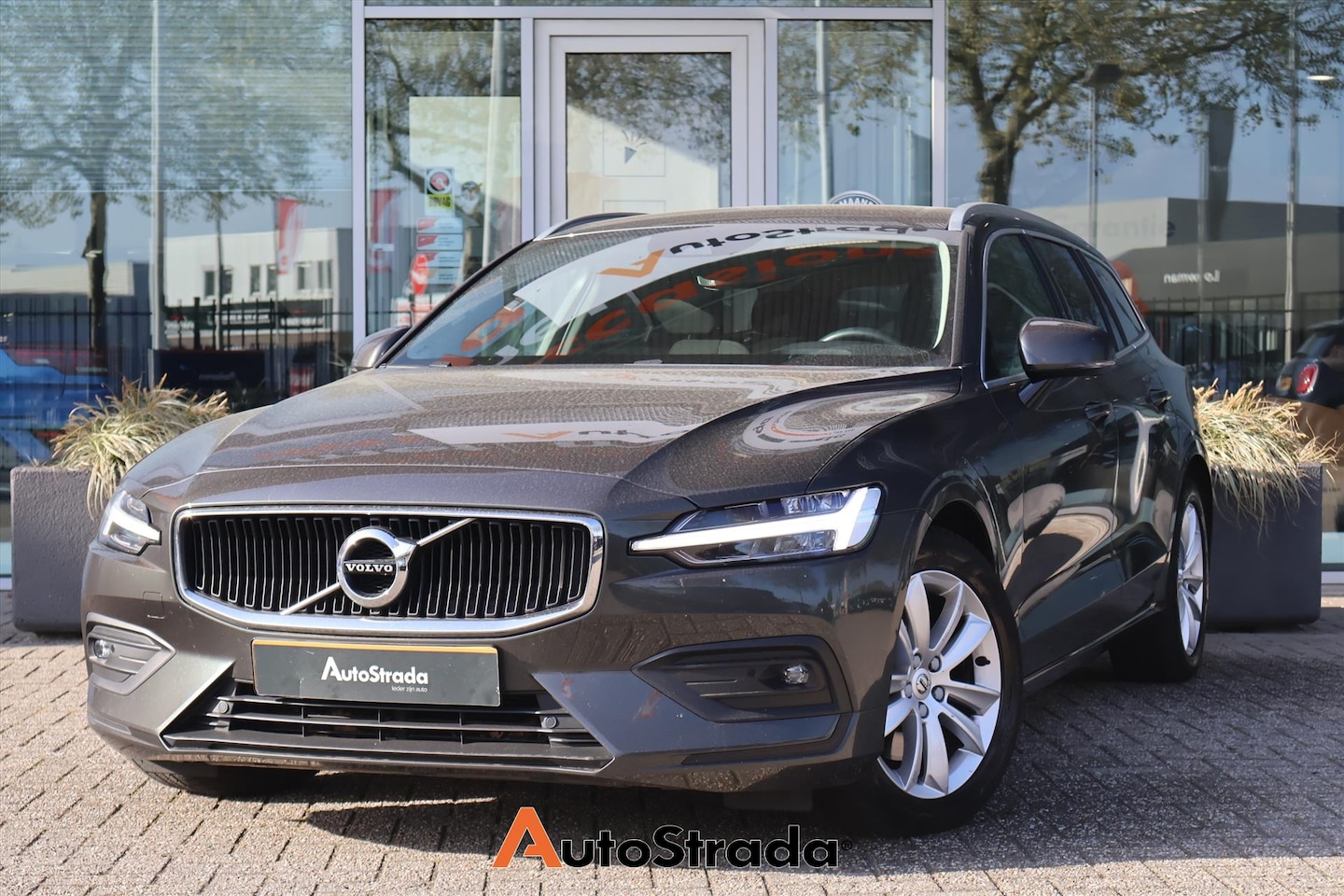 Volvo V60 - B3 Business Pro 163pk Cruise | Camera | Climate | Carplay | Navigatie | Virtual | Stoelver - AutoWereld.nl