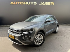 Volkswagen T-Roc - 1.5 TSI Life Business Automaat Carplay Camera Sensoren