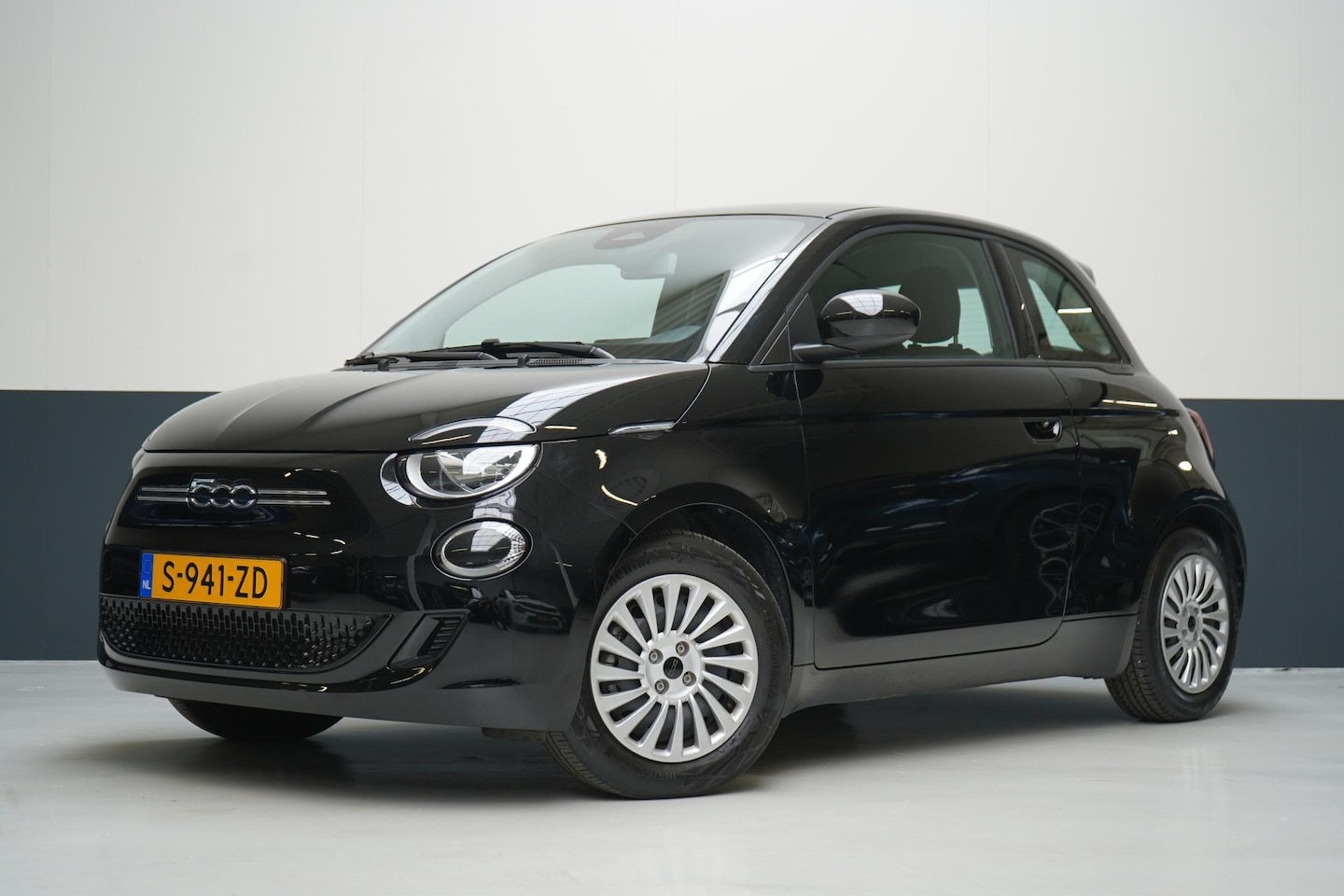 Fiat 500 - Urban 42 kWh SoH 98% | Cruise control | Climate control | Apple Carplay | - AutoWereld.nl