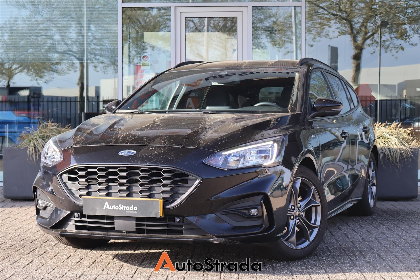Ford Focus Wagon - 1.0 ST-Line 125pk | Camera | Cruise | Trekhaak | Climate | Navigatie | Parkeersensoren | L - AutoWereld.nl
