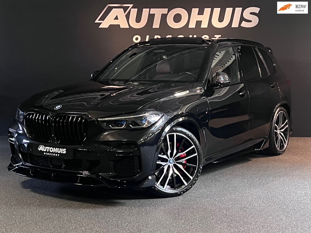 BMW X5 - XDrive45e High Executive Edition M Pano/Massage/Laser/22"/Carbon/360Camera/H&K/Trekhaak - AutoWereld.nl