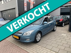Hyundai i30 - 1.6i Dynamic 2e Eigenaar Trekhaak Airco NAP APK