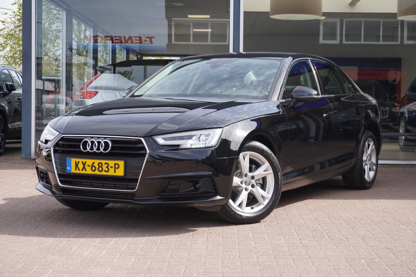Audi A4 Limousine - 2.0 TFSI ultra Pro Line Automaat | Navigatie | Elek. Pakket | Zwart | Origineel NL | Inrui - AutoWereld.nl