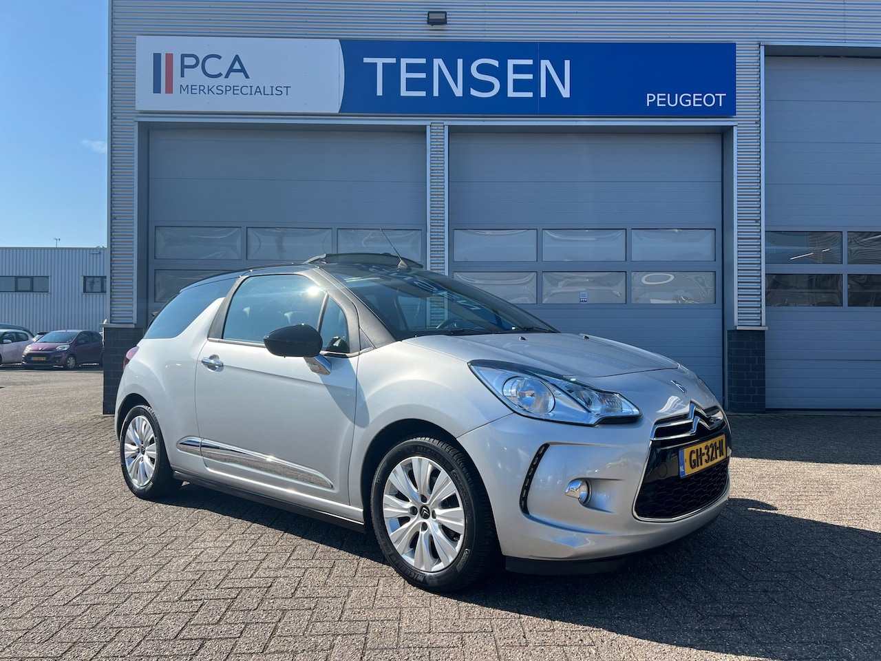 Citroën DS3 Cabrio - 1.2 VTi So Chic | Navigatie | Climate control | - AutoWereld.nl