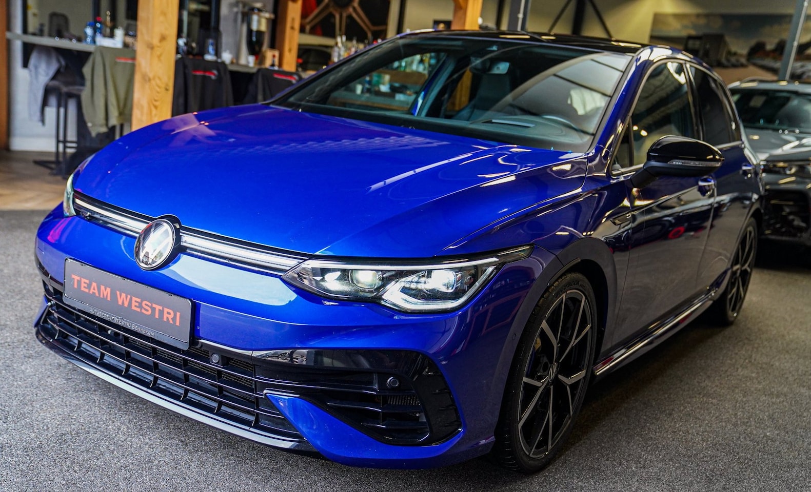 Volkswagen Golf - 2.0 TSI R 4Motion | Stoelverkoeling | Carbon | Stuurwielverwarming | Akrapovic | Harman\Ka - AutoWereld.nl