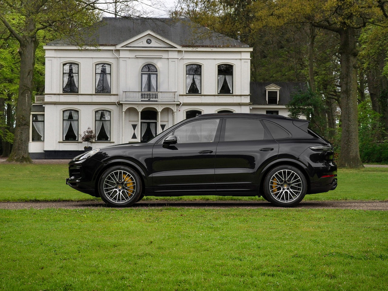 Porsche Cayenne - 4.0 Turbo | 2e eigenaar | Pano-dak | Keramisch | 3D Surround View - AutoWereld.nl