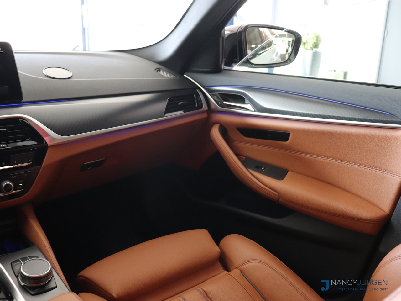 BMW 5-serie Touring - 530i xDrive | M-Sport | Pano | Luchtvering | 4 Wiel Besturing | Leer | Ambiente | 20" LM V - AutoWereld.nl