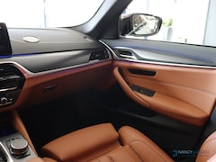 BMW 5-serie Touring - 530i xDrive | M-Sport | Pano | Luchtvering | 4 Wiel Besturing | Leer | Ambiente | 20" LM V