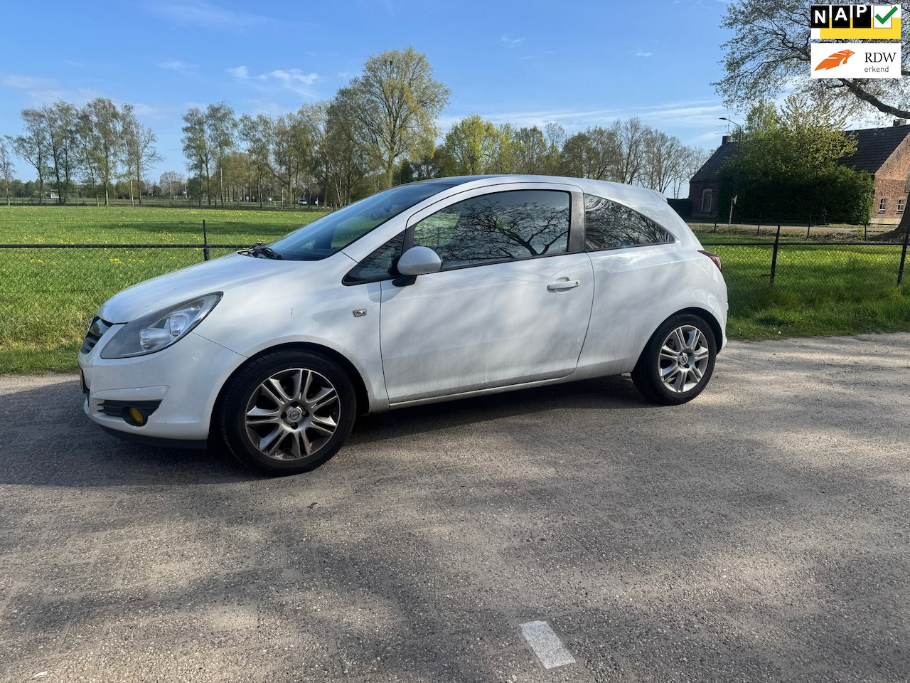 Opel Corsa - 1.4-16V Color Edition 1.4-16V Color Edition, NAP, APK, Airco, lm velgen - AutoWereld.nl