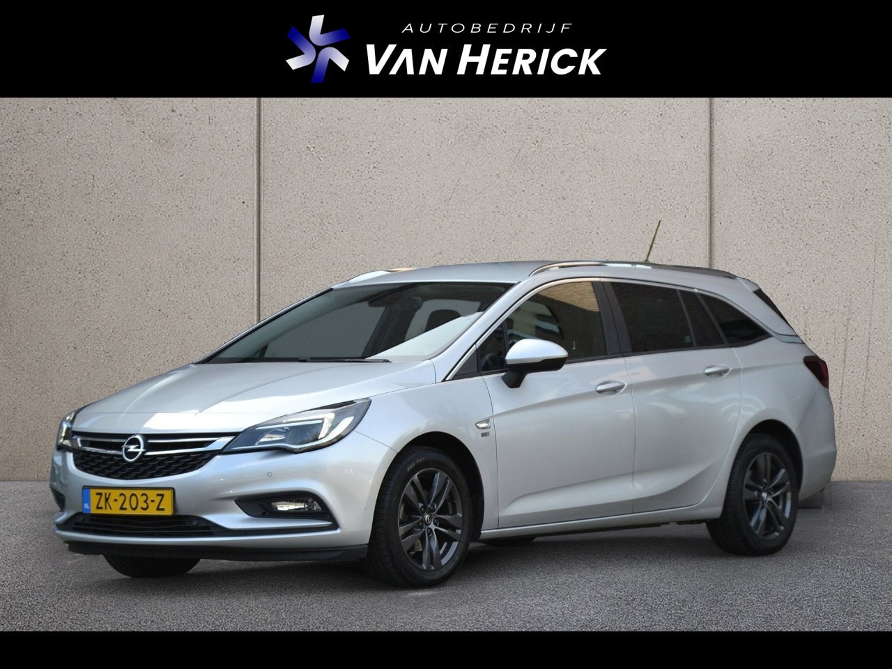 Opel Astra Sports Tourer - 1.0 Turbo 120 Jaar Edition | Navigatie | Climate Control | Parkeersensoren - AutoWereld.nl